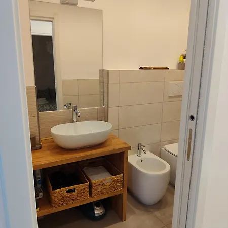 Accogliente Bilocale -parcheggio Privato Wifi Gratuiti-