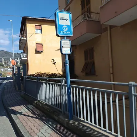 아파트 Accogliente Bilocale -parcheggio Privato Wifi Gratuiti- 산레모